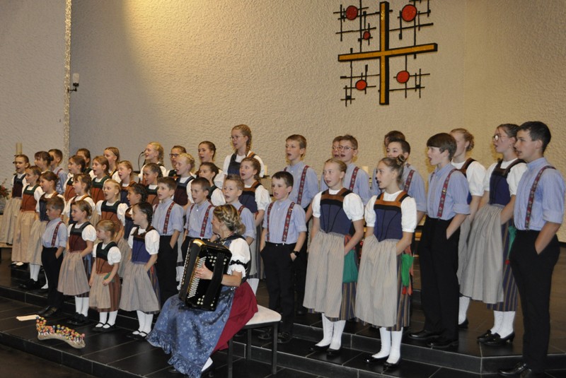 Kinderjodlercheerli singend